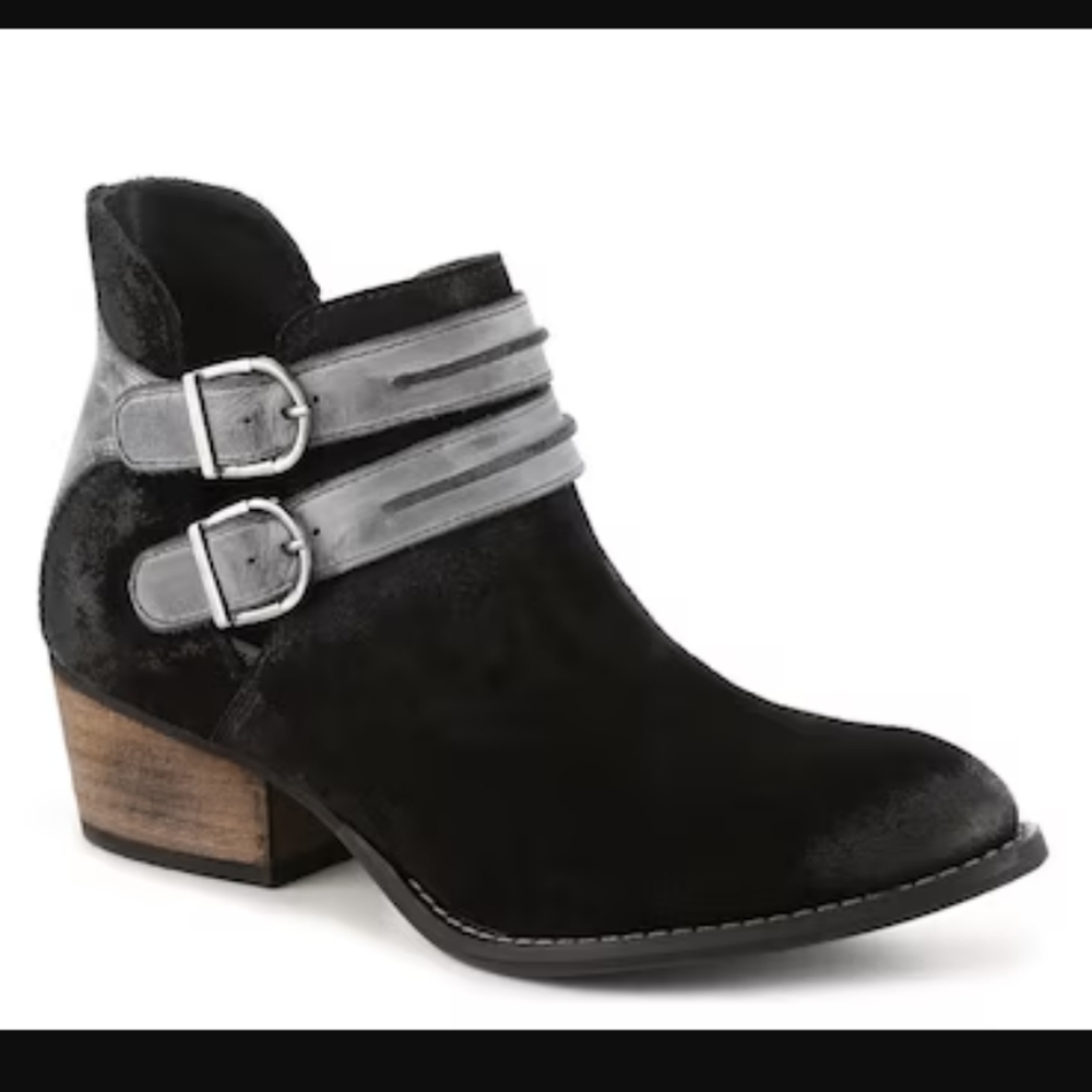 Steve Madden Size 8.5 Distressed Suede Booties Black Western Cutouts Two-tone